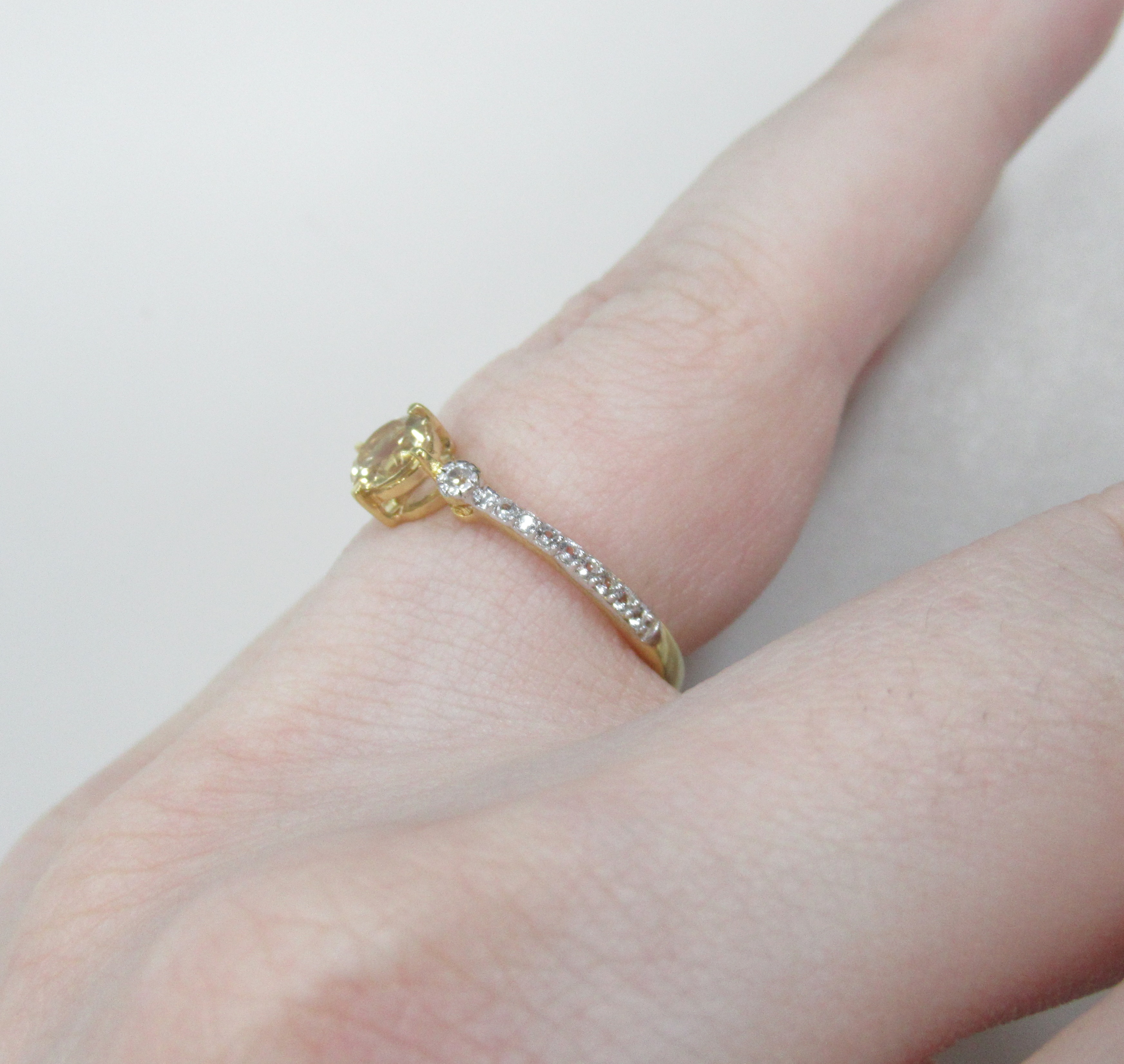 Серебряное кольцо с гелиодором